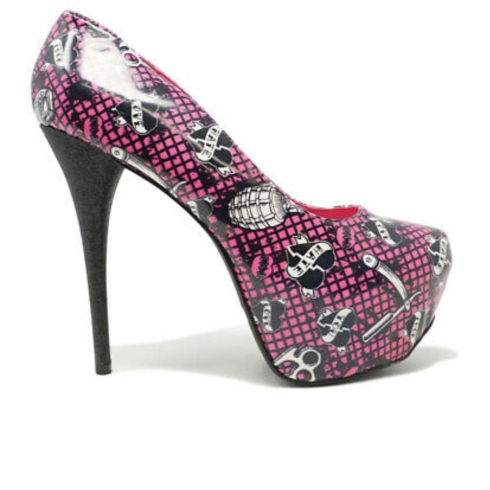 NWOT TOO FAST SHOW BOW HEEL